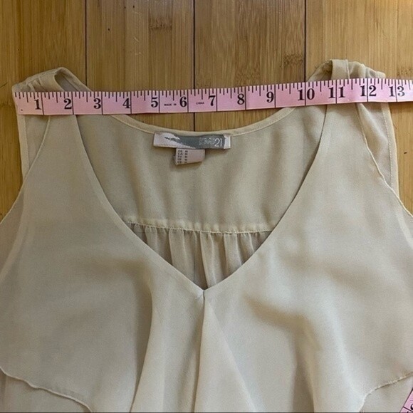 Forever 21 M cream semi sheer ruffled sleeveless blouse tank 167B7 - Picture 5 of 9